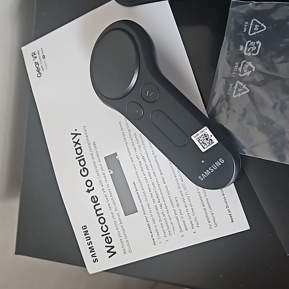 Samsung Gear VR with Controller - Picture 4 of 5